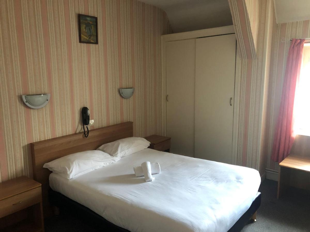 Logis Hostellerie Du Cheval Blanc Sainte-Maure-de-Touraine Exteriör bild