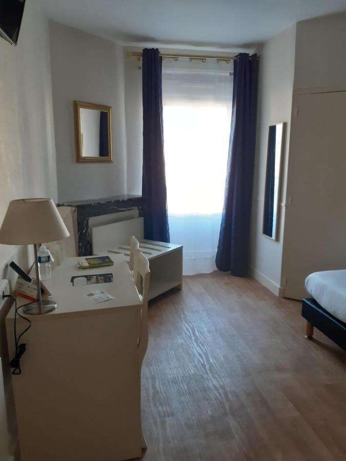 Logis Hostellerie Du Cheval Blanc Sainte-Maure-de-Touraine Exteriör bild