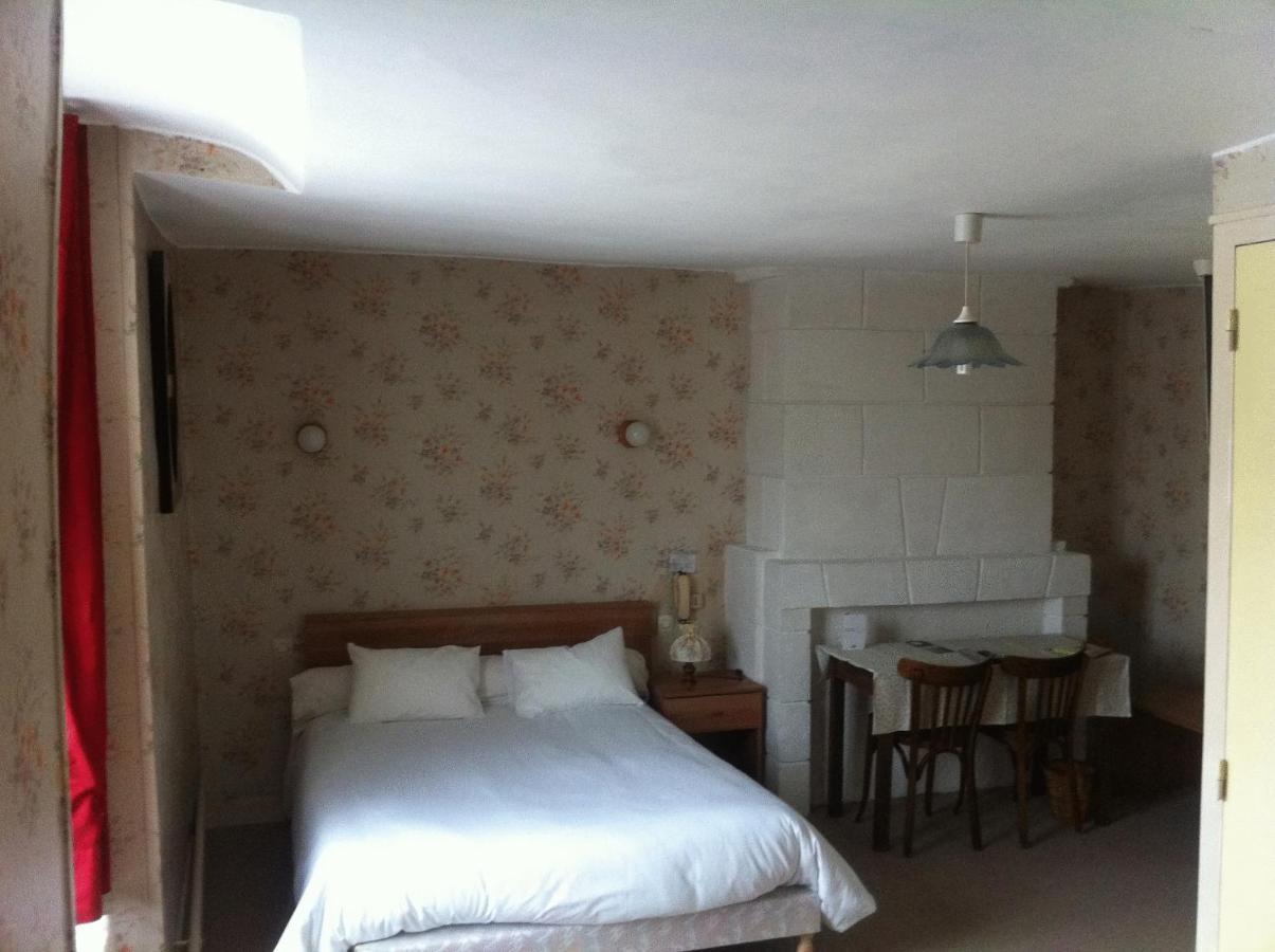Logis Hostellerie Du Cheval Blanc Sainte-Maure-de-Touraine Exteriör bild