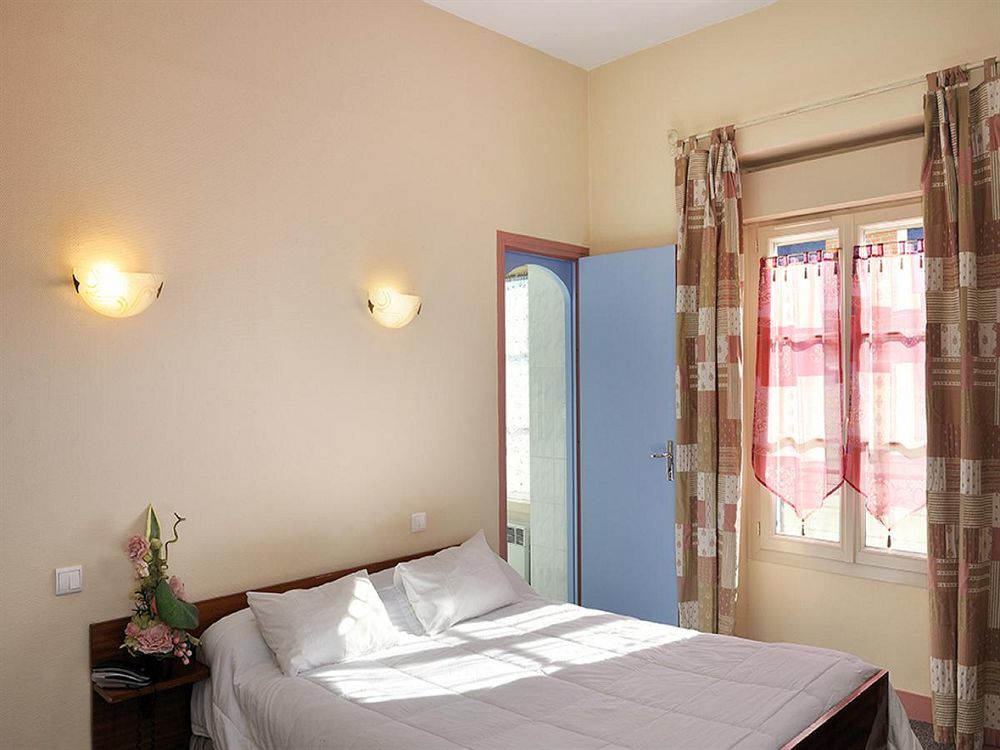 Logis Hostellerie Du Cheval Blanc Sainte-Maure-de-Touraine Exteriör bild